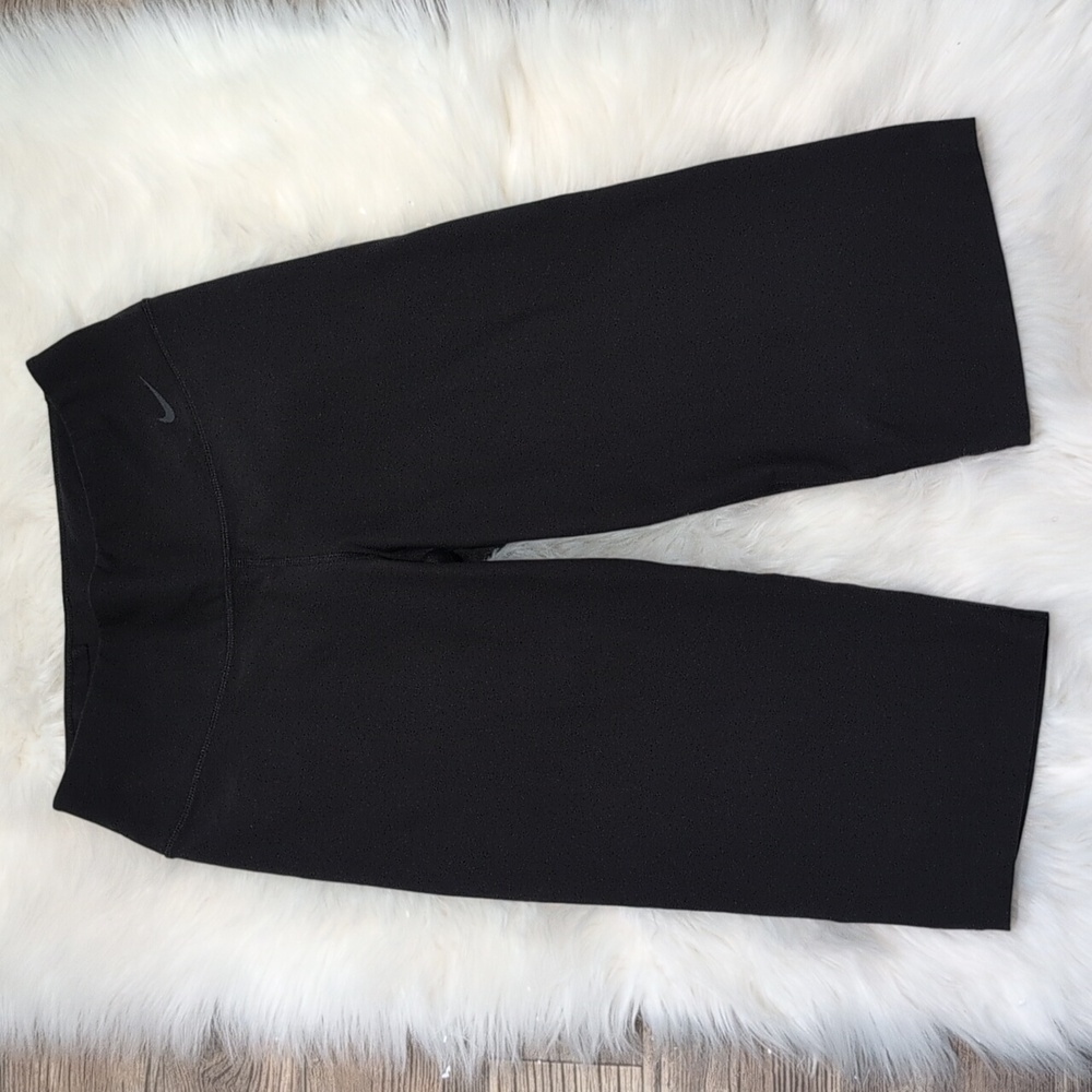 NIKE Dri-FIT Ten Less Plastic Bottles One Legend Capri Pants